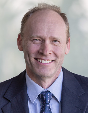 Dr Peter Schmidt